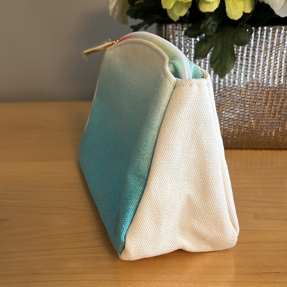 Shiseido make up bag 🐬 - Picture 5 of 5